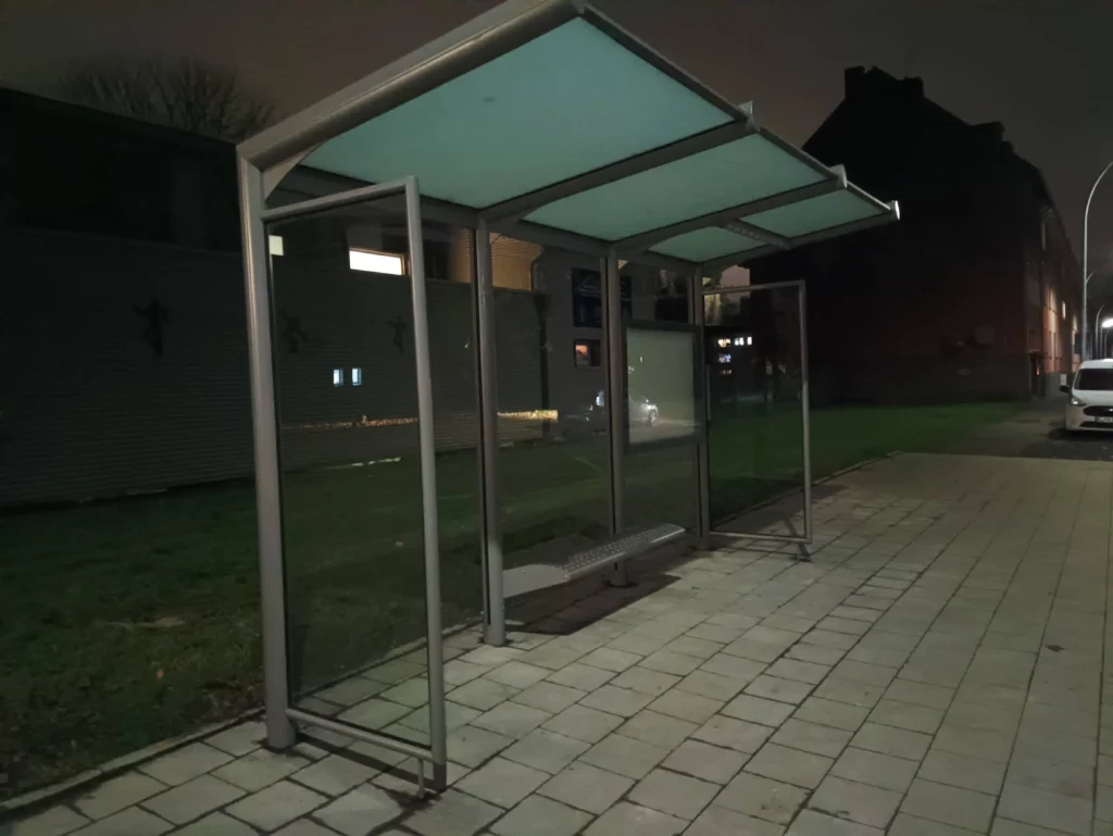 Wetterschutz ÖPVN Bruchstraße Nachtaufnahme